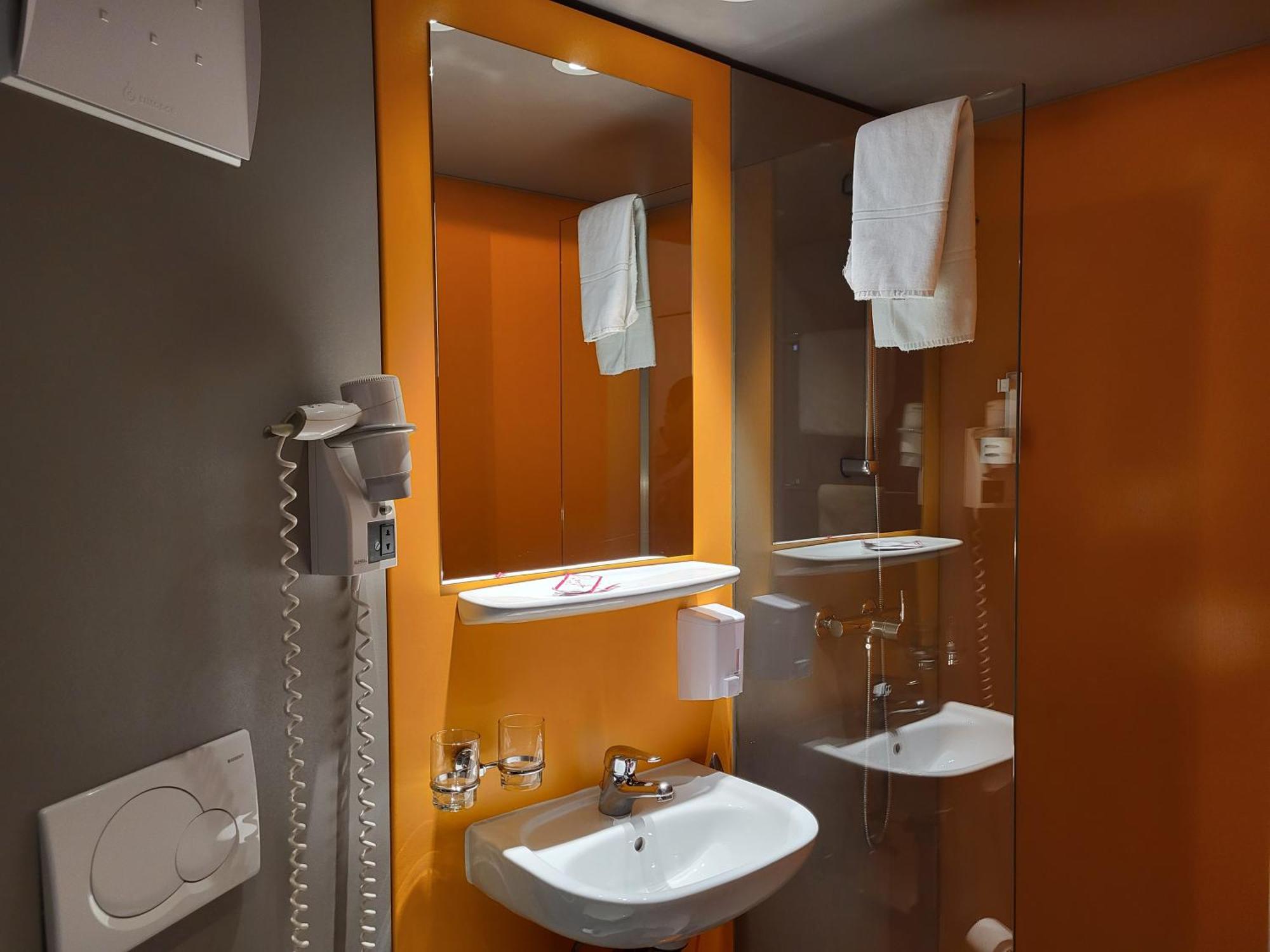 Hotel-Restaurant Eyholz Visp Ruang foto